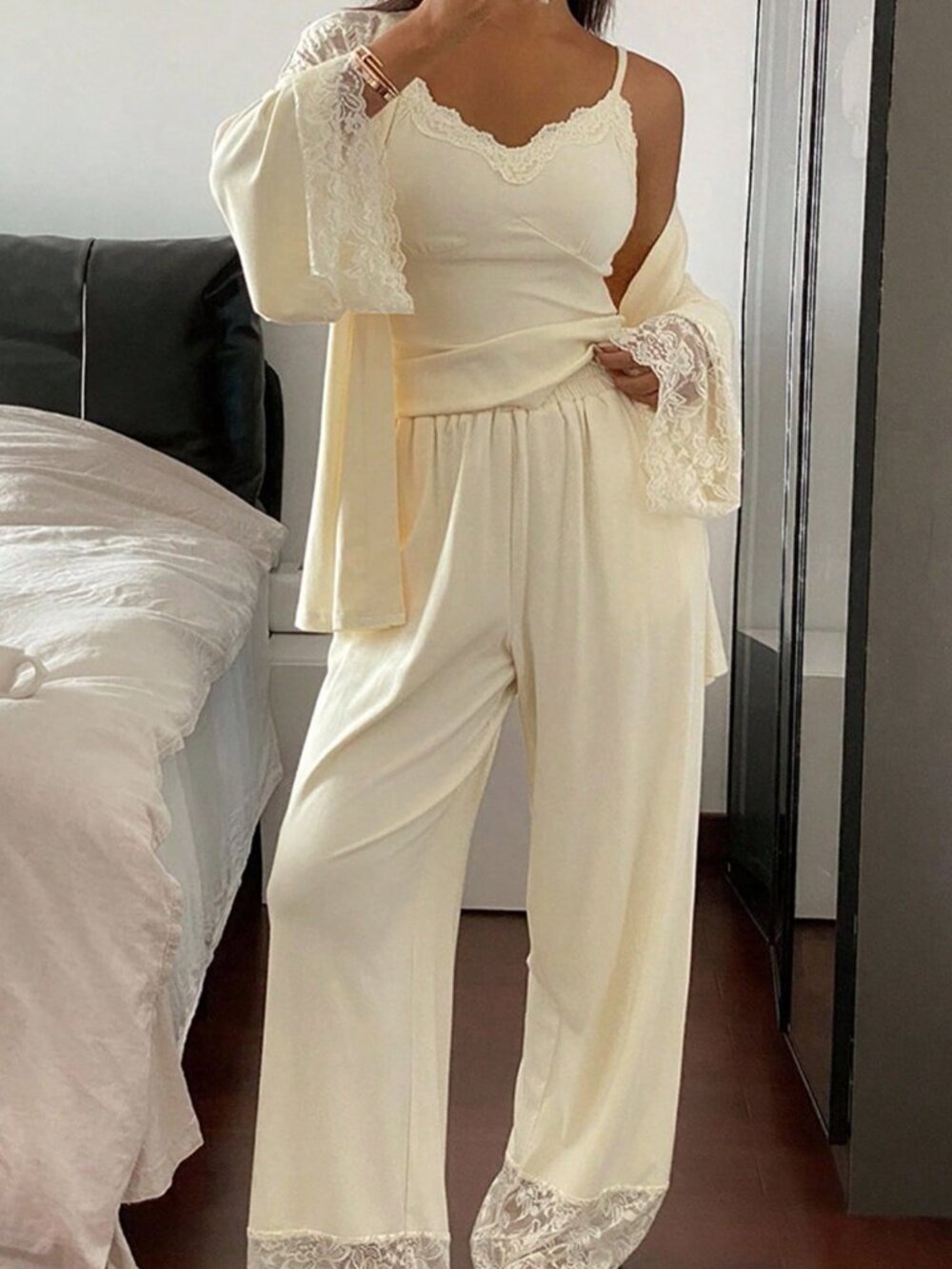 White Casual Women's Lace Patchwork Robe - Picture 6 of 7